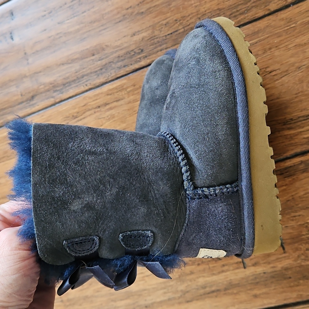 Toddler Navy Uggs Size 7‎